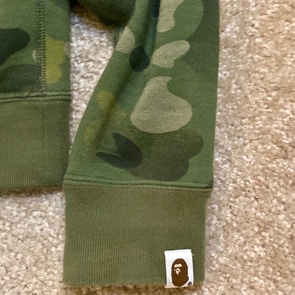 Bape Ladies crewneck camo sweater - Picture 2 of 5